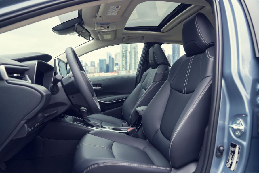 Интерьер Toyota Corolla XLE Sedan 2019 года  (NA) (фото 30 из 40)